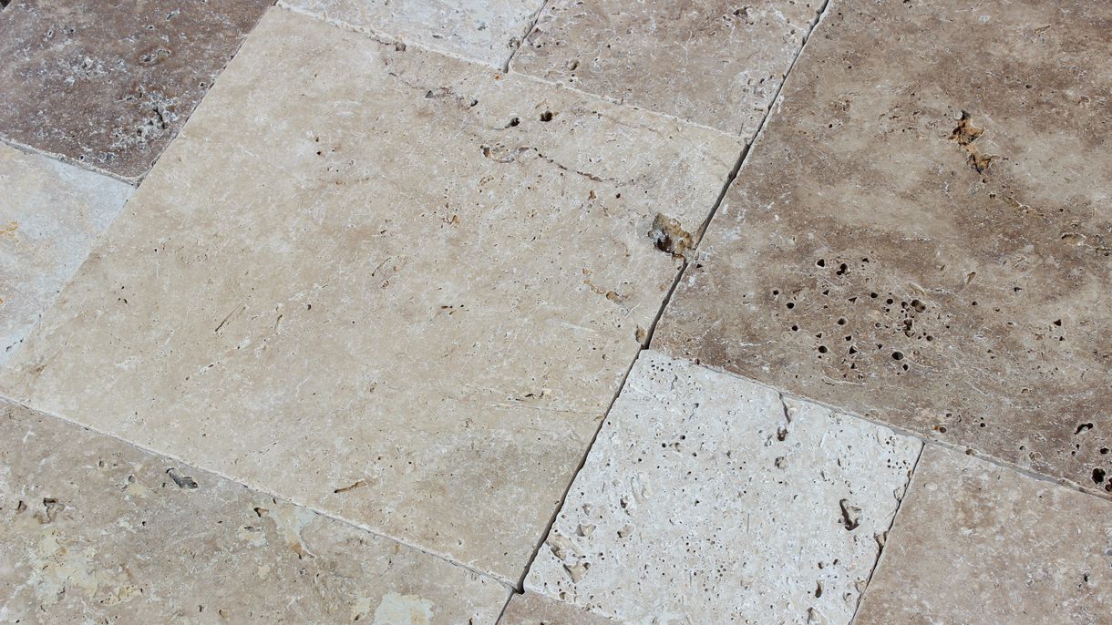 NATURSTEINE BOGENSPERGER | Marmor - Granit - Natursteine - Steinmetzmeisterbetrieb | TRAVERTIN ANTIQUE, getrommelt, römischer Verband x 3 cm